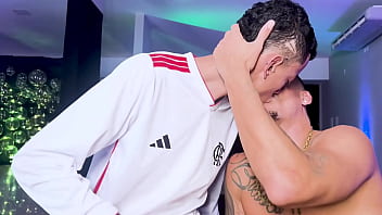 Eles aguentam rola como ningu&eacute_m! Dotados Metem com for&ccedil_a na festa de anivers&aacute_rio hotboys