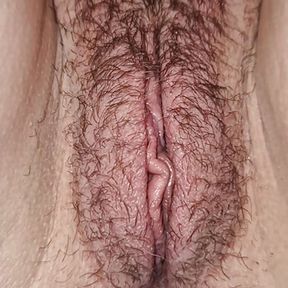 I jerk off my hairy pussy in front of my lover for my man, I wet, I cum, clit orgasm