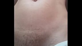 Essa Puta Novinha de Peitinhos Pequenos Sai na Rua Usando um Short Sem Calcinha. Veja Como a Buceta Dela est&aacute_ Peludinha