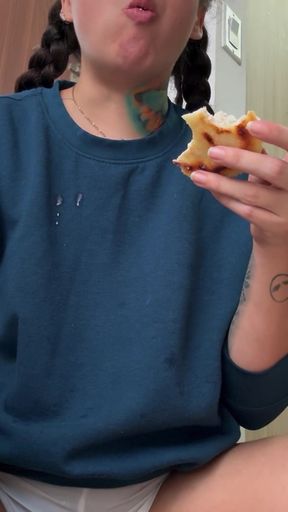 Giantess Makes Arepas and Eats Them in Front of Her Little Friend