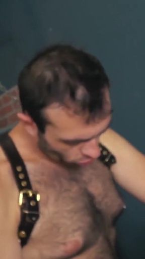 BEARFILMS - Hairy bears Kosher Pig and Topher Michels bareback