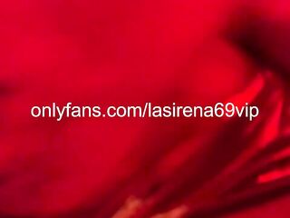 LaSirena69 likes to aggressively rub her vagina below the red light!!