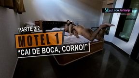 Cristina Almeida humilhando seu marido corno no motel, faz ele chupar o macho e ainda lamber a buceta toda gozada, tudo sem camisinha - Parte 2/2