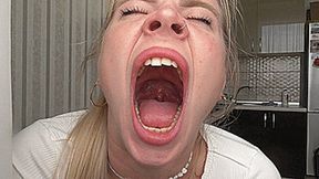 Blondie's stinking mouth! Mp4