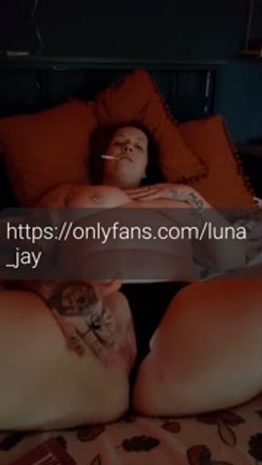 Smoking pussy rub
