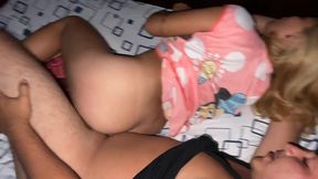 compartiendo cama con mi hermosa amiga porque estamos viajando caso de la vida real