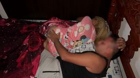 compartiendo cama con mi hermosa amiga porque estamos viajando caso de la vida real