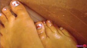adalynnx - squirting cummy foot bath