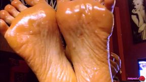 adalynnx - squirting cummy foot bath