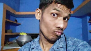 Blowjob, Sperma im Mund, Arschlecken, Gesichtsfick – untreue indische Ehefrau nimmt Schwanz vom Arschloch in den Mund