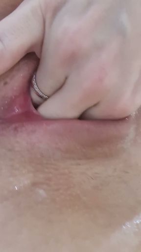 Orgasm and pussy expansion in the tub...   Clip 1