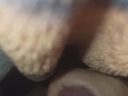 Me masturbo debajo de las cobijas para que no me vean