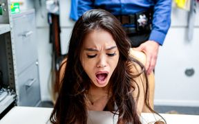 Backroom quickie with Asian mom