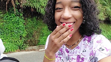 Colombiana Acepta Tener Sexo en una Casa Abandonada