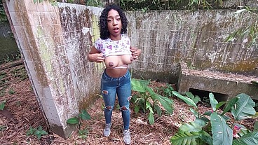Colombiana Acepta Tener Sexo en una Casa Abandonada