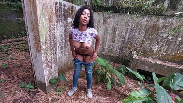 Colombiana Acepta Tener Sexo en una Casa Abandonada
