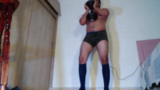 Solopigevideo af unge homoseksuelle, stor pik bliver analt kneppet