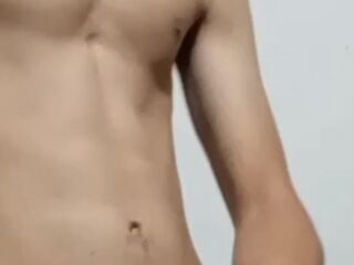 Flaco se masturba de manera rica ????