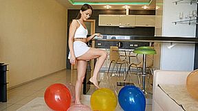 Lola barefoot big pop 4K UHD