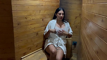 CACHONDA PUTA LATINA FOLLA EN UN SAUNA CON EL NOVIO DE SU AMIGA