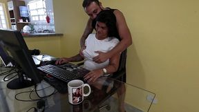 nicoly mattos nao resistiu e deu o cuzinho no sofa da recepcao depois de mamar o pau do chefe no escritorio