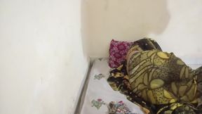 Bhabhi soo rahi the dever aaka sex kea babhi ko laga pati hai