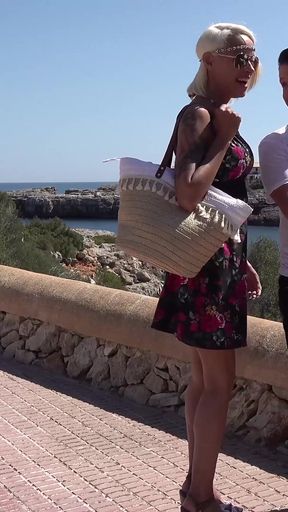 Spontaneous Fuck on the Side of the Road Hungry MILF Gives It Her All