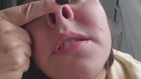 pig nose, nostril flaring