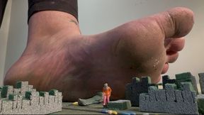 R7 other giantess get smashed along with the city they are destroying