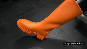 Guyzin2rubber, Rubber n Boots: Quickie in Orange Wellies