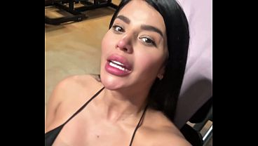 Sara Retali horny in the Gym