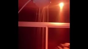 dando meu cu no chuveiro