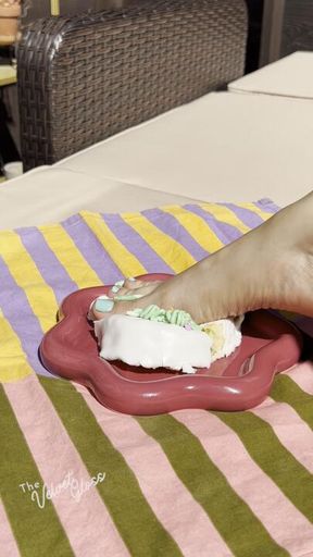 Mini Cake Crush ASMR