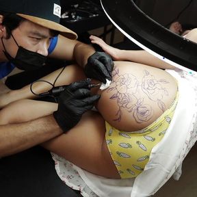 Tattoo Artist can&#039;t focus while he saw Female Client&#039;s Big Ass !