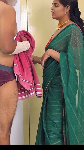 Komal's house guest had come, he was bathing and wearing underwear, so Komal came from behind and Dalwale in the pussy   Clip 1