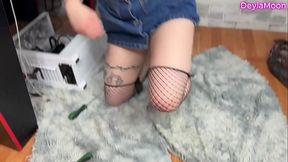 A sexy computer technician in stockings asked for payment in hot white sperm.