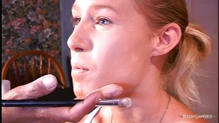 Suihinotto, cowgirl, siemensyöksy &#8211; musteella tatuoidut pienet tissit Allison Pierce sukkahousuissa perseeseen paneskeltu