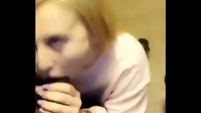 Fille blanche suce grosse bite black