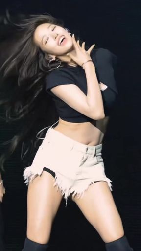 K-pop star shows off her toned thighs