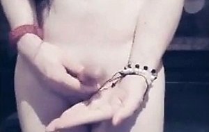 Tvkittylee masturbates in a tub