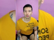 Joven Chacal dotado se hace paja después de leer un relato sexual