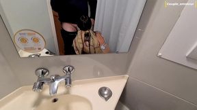 mon mari m offre une autre queue a sucer dans les toilettes d un hotel