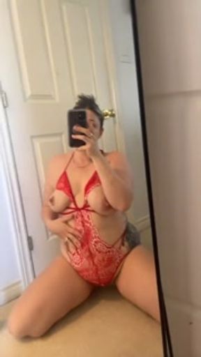 Mama gets nasty touching herself