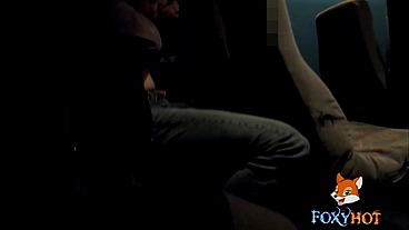 chupando una verga en el autobus y terminamos follando