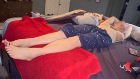 Homemade Real Amateur Wife gets load on her pretty feet and toes