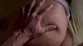 peguei a loira rabuda deitada e gozei dentro