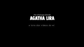 peguei a loira rabuda deitada e gozei dentro