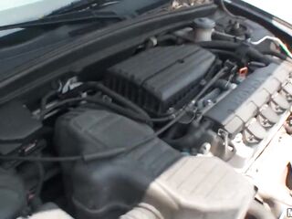 I Know That Beauty - Amateur Sextape After Come Car Trouble