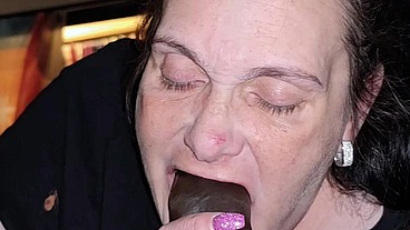Gave a professional gumjob to my stepson with her pink fake nails