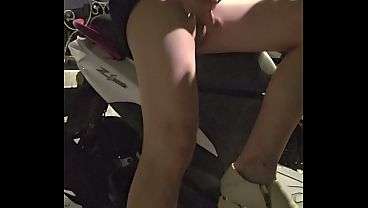 Shemale Ting Xuan has a pair of beautiful legs and masturbates outdoors.